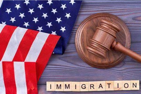 puedo cambiar de abogado de inmigración